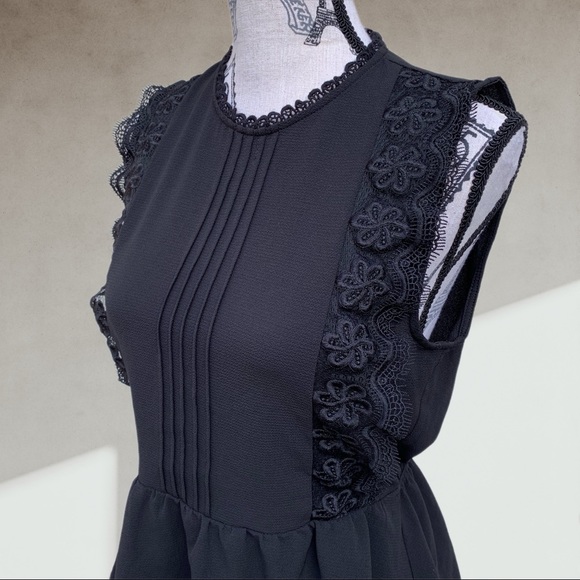 Black lace & peplum top SMALL - Picture 2 of 6